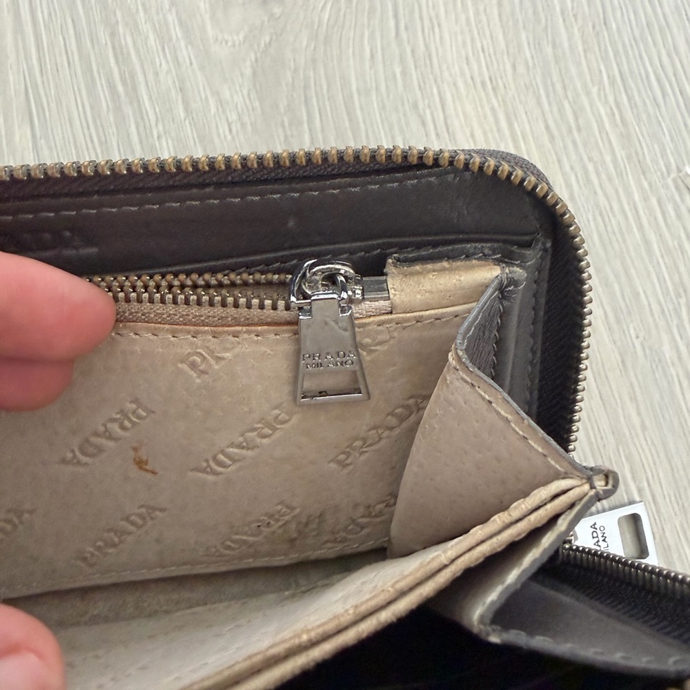 Grey Prada Leather Wallet with silver detail - Picture 6 of 6
